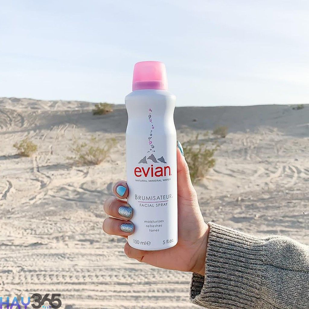 Evian Mineral Water Spray lành tính thích hợp cho da dầu mụn